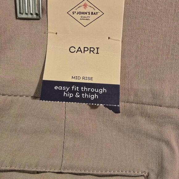 NWT St Johns Bay Womens Mid Rise  Capri Pants Tan Straight Size 12 (76-2) - Picture 4 of 11